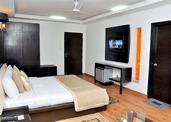 Dwarka Palace Samalkha Экстерьер фото