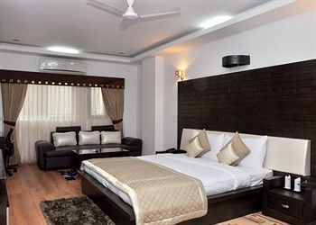 Dwarka Palace Samalkha Экстерьер фото